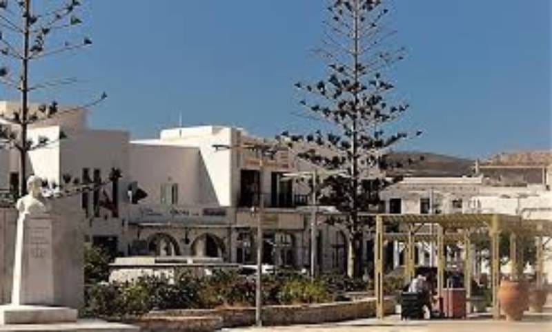 Manto Mavrogenous Square in Parikia Paros.History, Significance & What to See Nearby